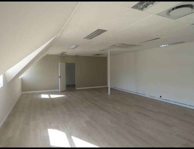86M² OFFICE TO LET IN SOMERSET WEST CENTRAL